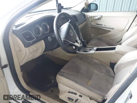 2012 Volvo S60 T5 с VIN YV1622FS5C2090077, выставлен на аукционе IAAI как лот 43040840 с пробегом 260 494 миль миль и . История ставок и продаж доступна на DreamBid. Изображение 5.