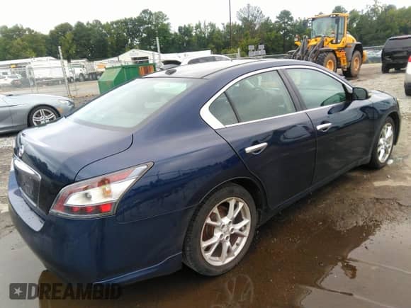 2014 Nissan Maxima S z VIN 1N4AA5AP7EC469138, wystawiony jako IAAI lot #43024312 z przebiegiem 103 901 mil mil oraz . Historia ofert i sprzedaży dostępna na DreamBid. Obrazek 4.