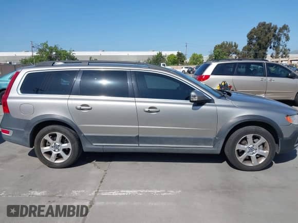 2011 Volvo XC70 3.2L with VIN YV4940BZ0B1095869, listed as a IAAI auction lot 42152626 with 133,696 mi miles and . Bid and sale history available at DreamBid. Image 13.