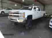 2015 Chevrolet Silverado 2500HD Work Truck с VIN 1GC1KUE88FF175767, выставлен на аукционе IAAI как лот 43463710 с пробегом 267 000 миль миль и . История ставок и продаж доступна на DreamBid. Изображение 18.