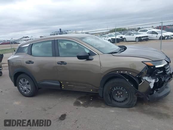 2025 Nissan Kicks S with VIN 3N8AP6BA0SL305890, listed as a IAAI auction lot 42186938 with 11,570 mi miles and . Bid and sale history available at DreamBid. Image 13.