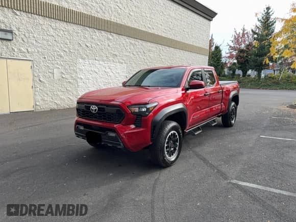 2024 Toyota Tacoma SR5 z VIN 3TYLB5JN6RT023926, wystawiony jako Copart lot #90130065 z przebiegiem 35 061 mil mil oraz Szkoda całkowita • Salvage title. Historia ofert i sprzedaży dostępna na DreamBid. Obrazek 2.