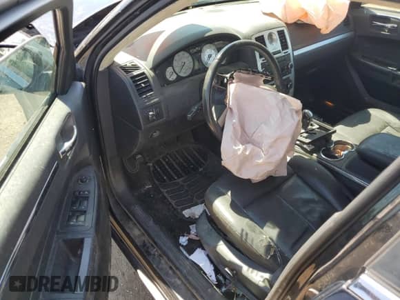 2010 Chrysler 300 Touring с VIN 2C3CA5CV4AH306909, выставлен на аукционе Copart как лот 69995685 с пробегом 203 182 миль миль и Списание • Salvage title. История ставок и продаж доступна на DreamBid. Изображение 8.