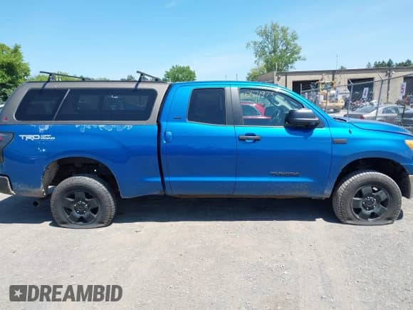 2010 Toyota Tundra с VIN 5TFUY5F13AX103560, выставлен на аукционе IAAI как лот 42571973 с пробегом 205 378 миль миль и . История ставок и продаж доступна на DreamBid. Изображение 13.