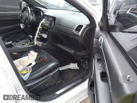 2015 Jeep Grand Cherokee SRT z VIN 1C4RJFDJ5FC190072, wystawiony jako IAAI lot #42980152 z przebiegiem 90 580 mil mil oraz . Historia ofert i sprzedaży dostępna na DreamBid. Obrazek 5.