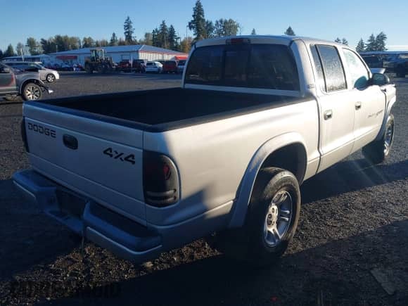 2001 Dodge Dakota with VIN 1B7GG2AX81S127263, listed as a IAAI auction lot 43440179 with 256,284 mi miles and . Bid and sale history available at DreamBid. Image 4.