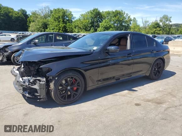 2022 BMW 5 Series 540i xDrive z VIN WBA73BJ01NWX50816, wystawiony jako Copart lot #68688985 z przebiegiem 40 328 mil mil oraz Szkoda całkowita • Salvage title. Historia ofert i sprzedaży dostępna na DreamBid. Obrazek 1.