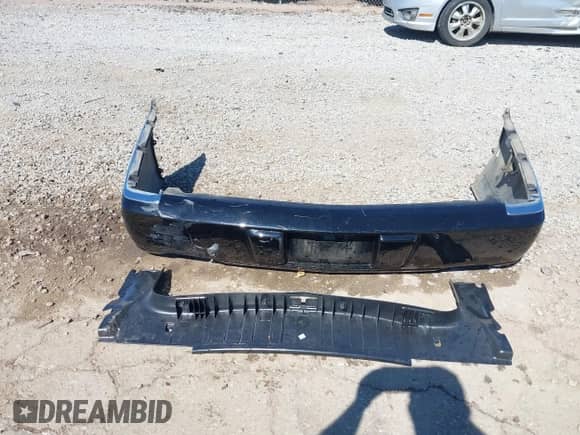 2006 Cadillac DTS Professional with VIN 1GEEH96Y56U550027, listed as a IAAI auction lot 41663248 with 58,471 mi miles and . Bid and sale history available at DreamBid. Image 12.