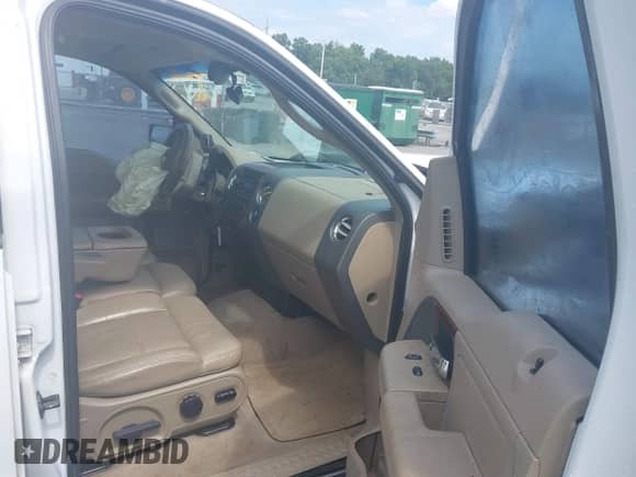 2005 Ford F-150 XLT с VIN 1FTPW12525KB72649, выставлен на аукционе IAAI как лот 42903440 с пробегом 384 030 миль миль и . История ставок и продаж доступна на DreamBid. Изображение 5.