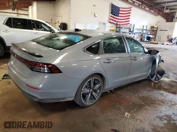 2024 Honda Accord Sport z VIN 1HGCY2F55RA021908, wystawiony jako Copart lot #68748645 z przebiegiem Nie podano mil oraz Nie do naprawy • Non repairable. Historia ofert i sprzedaży dostępna na DreamBid. Obrazek 3.