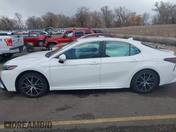 2023 Toyota Camry SE с VIN 4T1G11AK6PU813746, выставлен на аукционе IAAI как лот 41210012 с пробегом 34 717 миль миль и . История ставок и продаж доступна на DreamBid. Изображение 14.