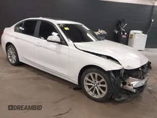 2018 BMW 3 Series 320i xDrive с VIN WBA8E5G5XJNU45768, выставлен на аукционе IAAI как лот 42254731 с пробегом 69 345 миль миль и . История ставок и продаж доступна на DreamBid. Изображение 1.