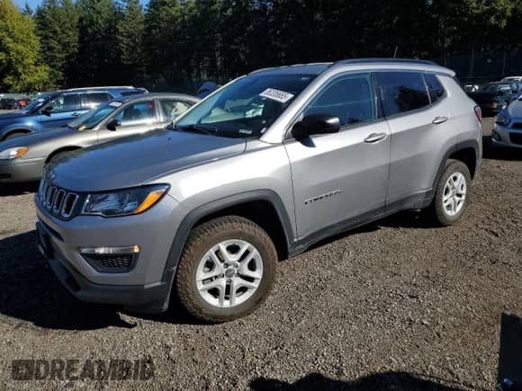 2020 Jeep Compass Sport z VIN 3C4NJDAB5LT107045, wystawiony jako Copart lot #86335665 z przebiegiem 62 880 mil mil oraz Szkoda całkowita • Salvage title. Historia ofert i sprzedaży dostępna na DreamBid. Obrazek 1.