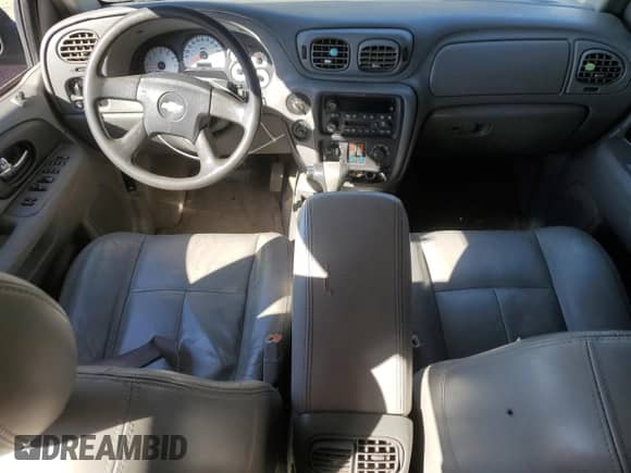 2005 Chevrolet TrailBlazer LS with VIN 1GNDT13S652152265, listed as a Copart auction lot 86664165 with 285,348 mi miles and Salvage title. Bid and sale history available at DreamBid. Image 8.
