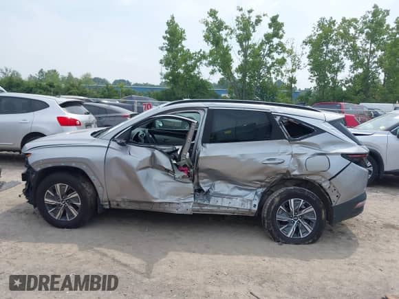 2022 Hyundai Tucson Blue with VIN KM8JBCA1XNU077977, listed as a IAAI auction lot 42868058 with 76,081 mi miles and . Bid and sale history available at DreamBid. Image 15.