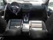 2016 Volkswagen Tiguan S с VIN WVGAV7AX0GW507297, выставлен на аукционе Copart как лот 89729575 с пробегом 90 435 миль миль и Чистый • Clean title. История ставок и продаж доступна на DreamBid. Изображение 8.