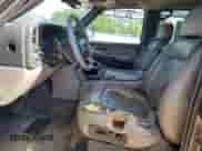 2002 Chevrolet Suburban LS с VIN 3GNEC16Z02G326802, выставлен на аукционе Copart как лот 56703835 с пробегом 139 480 миль миль и Списание • Salvage title. История ставок и продаж доступна на DreamBid. Изображение 7.