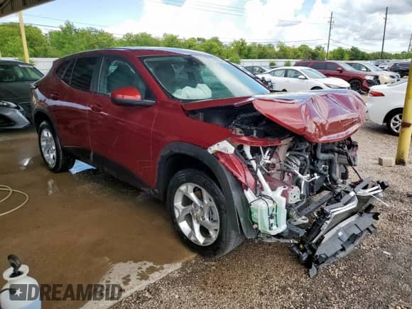 2025 Chevrolet Trax LS with VIN KL77LFEP5SC147086, listed as a Copart auction lot 68380235 with 20,838 mi miles and Clean title. Bid and sale history available at DreamBid. Image 4.