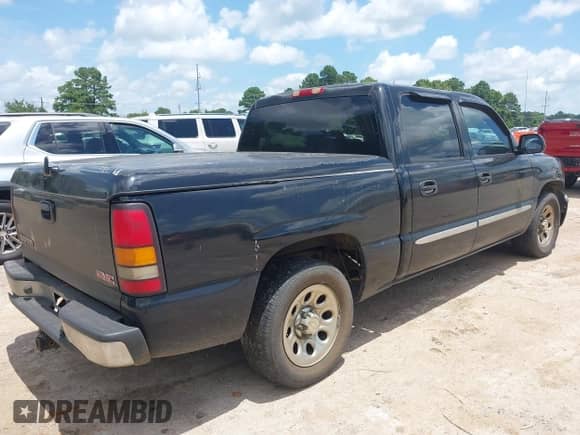 2006 GMC Sierra 1500 SL z VIN 2GTEC13V961297714, wystawiony jako IAAI lot #42718174 z przebiegiem 239 103 mil mil oraz . Historia ofert i sprzedaży dostępna na DreamBid. Obrazek 4.
