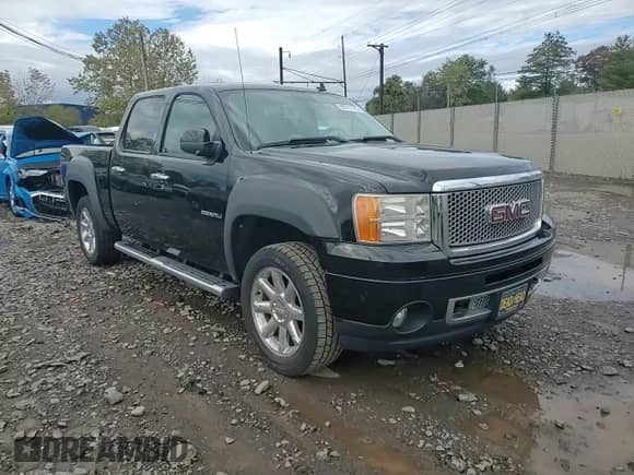 2011 GMC Sierra 1500 Denali with VIN 3GTP2XE27BG167353, listed as a Copart auction lot 82311715 with 156,089 mi miles and Salvage title. Bid and sale history available at DreamBid. Image 13.