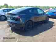 2022 Tesla Model Y Long Range z VIN 7SAYGDEE8NF434074, wystawiony jako IAAI lot #42522198 z przebiegiem 37 469 mil mil oraz . Historia ofert i sprzedaży dostępna na DreamBid. Obrazek 4.