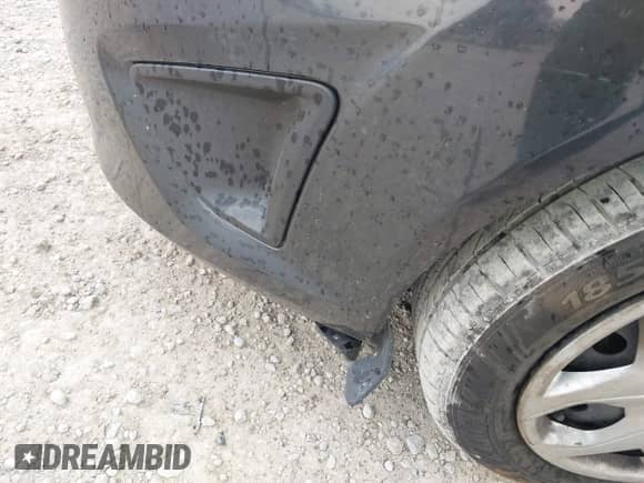 2011 Ford Fiesta SE z VIN 3FADP4BJ6BM165924, wystawiony jako IAAI lot #43260367 z przebiegiem 165 752 mil mil oraz . Historia ofert i sprzedaży dostępna na DreamBid. Obrazek 6.