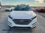 2016 Hyundai Tucson Limited z VIN KM8J33A23GU152172, wystawiony jako Copart lot #71030625 z przebiegiem 83 941 mil mil oraz Czysty tytuł • Clean title. Historia ofert i sprzedaży dostępna na DreamBid. Obrazek 5.
