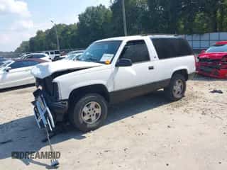 1994 Chevrolet Blazer z VIN 1GNEK18K3RJ411175, wystawiony jako IAAI lot #43214960 z przebiegiem 205 578 mil mil oraz . Historia ofert i sprzedaży dostępna na DreamBid. Obrazek 2.