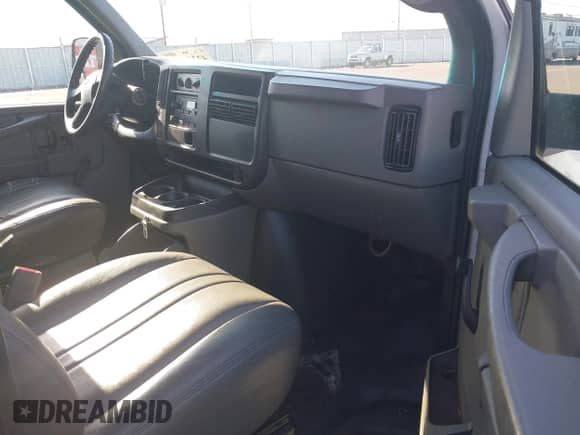 2007 Chevrolet Express Cargo with VIN 1GCGG25V471214293, listed as a IAAI auction lot 42369905 with 306,629 mi miles and . Bid and sale history available at DreamBid. Image 5.