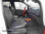 2023 Nissan Frontier SV z VIN 1N6ED1EK9PN615067, wystawiony jako IAAI lot #41554561 z przebiegiem 23 529 mil mil oraz . Historia ofert i sprzedaży dostępna na DreamBid. Obrazek 5.