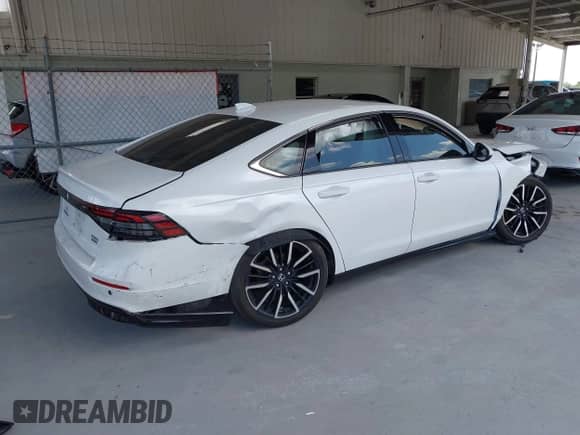 2023 Honda Accord Touring with VIN 1HGCY2F88PA027550, listed as a IAAI auction lot 43081950 with 260,688 mi miles and . Bid and sale history available at DreamBid. Image 4.