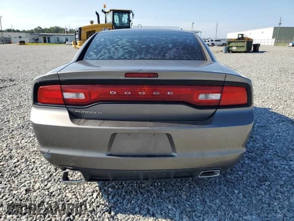 2011 Dodge Charger SE z VIN 2B3CL3CG3BH586613, wystawiony jako Copart lot #69274625 z przebiegiem 243 875 mil mil oraz Szkoda całkowita • Salvage title. Historia ofert i sprzedaży dostępna na DreamBid. Obrazek 6.