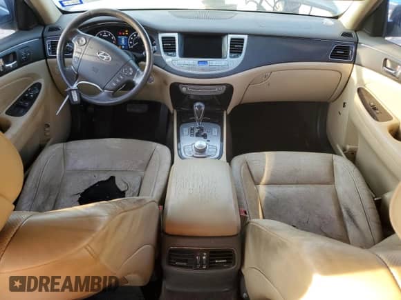 2009 Hyundai Genesis z VIN KMHGC46E19U020470, wystawiony jako Copart lot #68014994 z przebiegiem 181 643 mil mil oraz Szkoda całkowita • Salvage title. Historia ofert i sprzedaży dostępna na DreamBid. Obrazek 8.