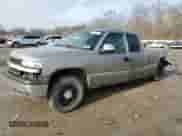2001 Chevrolet Silverado 1500 LS z VIN 1GCEK19V21E103039, wystawiony jako Copart lot #83390404 z przebiegiem 190 176 mil mil oraz Szkoda całkowita • Salvage title. Historia ofert i sprzedaży dostępna na DreamBid. Obrazek 1.