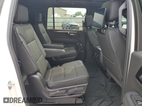 2025 Chevrolet Suburban High Country с VIN 1GNS6GRL4SR212953, выставлен на аукционе Copart как лот 64457375 с пробегом 764 миль миль и Списание • Salvage title. История ставок и продаж доступна на DreamBid. Изображение 11.
