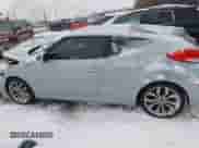 2014 Hyundai Veloster z VIN KMHTC6AD6EU214172, wystawiony jako IAAI lot #41298186 z przebiegiem 121 988 mil mil oraz . Historia ofert i sprzedaży dostępna na DreamBid. Obrazek 14.