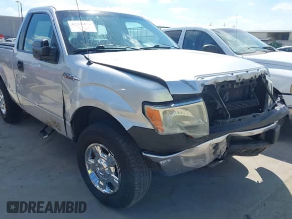 2013 Ford F-150 XLT z VIN 1FTMF1CM9DFB20984, wystawiony jako IAAI lot #43336851 z przebiegiem 312 173 mil mil oraz . Historia ofert i sprzedaży dostępna na DreamBid. Obrazek 6.