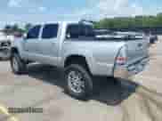 2010 Toyota Tacoma PreRunner z VIN 3TMJU4GN5AM093419, wystawiony jako IAAI lot #42882575 z przebiegiem 227 641 mil mil oraz . Historia ofert i sprzedaży dostępna na DreamBid. Obrazek 3.