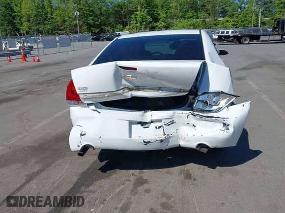 2015 Chevrolet Impala LS with VIN 2G1WA5E38F1121775, listed as a IAAI auction lot 42136786 with 151,652 mi miles and . Bid and sale history available at DreamBid. Image 16.