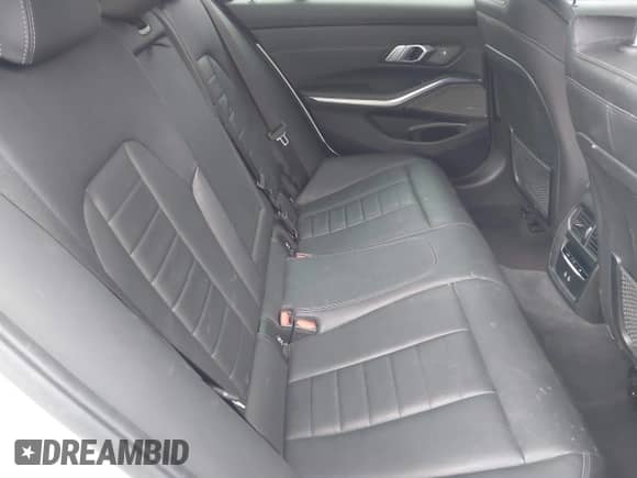 2021 BMW 3 Series 330e xDrive z VIN WBA5P9C00MFK93416, wystawiony jako IAAI lot #41525725 z przebiegiem 24 831 mil mil oraz . Historia ofert i sprzedaży dostępna na DreamBid. Obrazek 8.