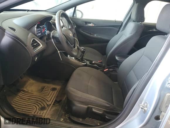 2017 Chevrolet Cruze LT z VIN 1G1BD5SM4H7136735, wystawiony jako Copart lot #56875915 z przebiegiem 81 868 mil mil oraz Czysty tytuł • Clean title. Historia ofert i sprzedaży dostępna na DreamBid. Obrazek 7.