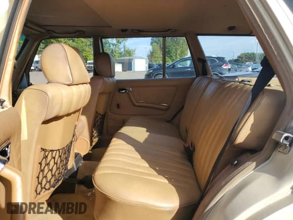 1983 Mercedes-Benz 300 с VIN WDBAB93AXDN017015, выставлен на аукционе Copart как лот 84570585 с пробегом 189 193 миль миль и Списание • Salvage title. История ставок и продаж доступна на DreamBid. Изображение 10.