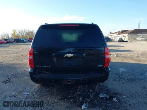 2008 Chevrolet Suburban LTZ z VIN 3GNFK16398G157049, wystawiony jako IAAI lot #43479350 z przebiegiem 147 963 mil mil oraz . Historia ofert i sprzedaży dostępna na DreamBid. Obrazek 16.