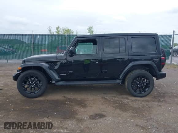 2021 Jeep Wrangler Unlimited Sahara Altitude z VIN 1C4HJXEG2MW622665, wystawiony jako IAAI lot #42257397 z przebiegiem 36 406 mil mil oraz . Historia ofert i sprzedaży dostępna na DreamBid. Obrazek 14.