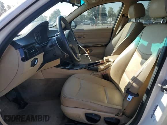 2011 BMW 3 Series 328i с VIN WBAPH5C55BA442472, выставлен на аукционе Copart как лот 67311615 с пробегом 127 265 миль миль и Списание • Salvage title. История ставок и продаж доступна на DreamBid. Изображение 7.