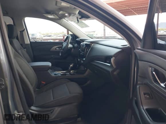 2021 Chevrolet Traverse LS z VIN 1GNERFKW3MJ138347, wystawiony jako IAAI lot #42433171 z przebiegiem 59 226 mil mil oraz . Historia ofert i sprzedaży dostępna na DreamBid. Obrazek 5.