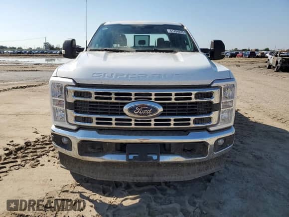 2025 Ford F-250 XL z VIN 1FT7W2BT7SEC03960, wystawiony jako Copart lot #81494975 z przebiegiem 13 232 mil mil oraz Szkoda całkowita • Salvage title. Historia ofert i sprzedaży dostępna na DreamBid. Obrazek 5.