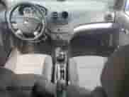 2009 Chevrolet Aveo 1LT z VIN KL1TD66EX9B324329, wystawiony jako Copart lot #68602484 z przebiegiem 131 143 mil mil oraz Szkoda całkowita • Salvage title. Historia ofert i sprzedaży dostępna na DreamBid. Obrazek 8.