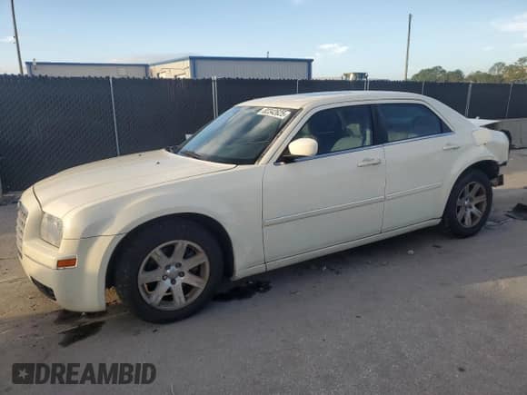 2007 Chrysler 300 Touring с VIN 2C3KA53G77H658274, выставлен на аукционе Copart как лот 82342625 с пробегом 184 730 миль миль и Списание • Salvage title. История ставок и продаж доступна на DreamBid. Изображение 1.