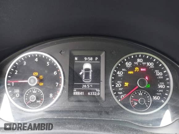 2017 Volkswagen Tiguan Wolfsburg Edition z VIN WVGRV7AX9HK002659, wystawiony jako IAAI lot #42482438 z przebiegiem 88 841 mil mil oraz . Historia ofert i sprzedaży dostępna na DreamBid. Obrazek 15.